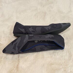 Rothy’s The Point Women's Size 10 in Navy Blue Camo Flats